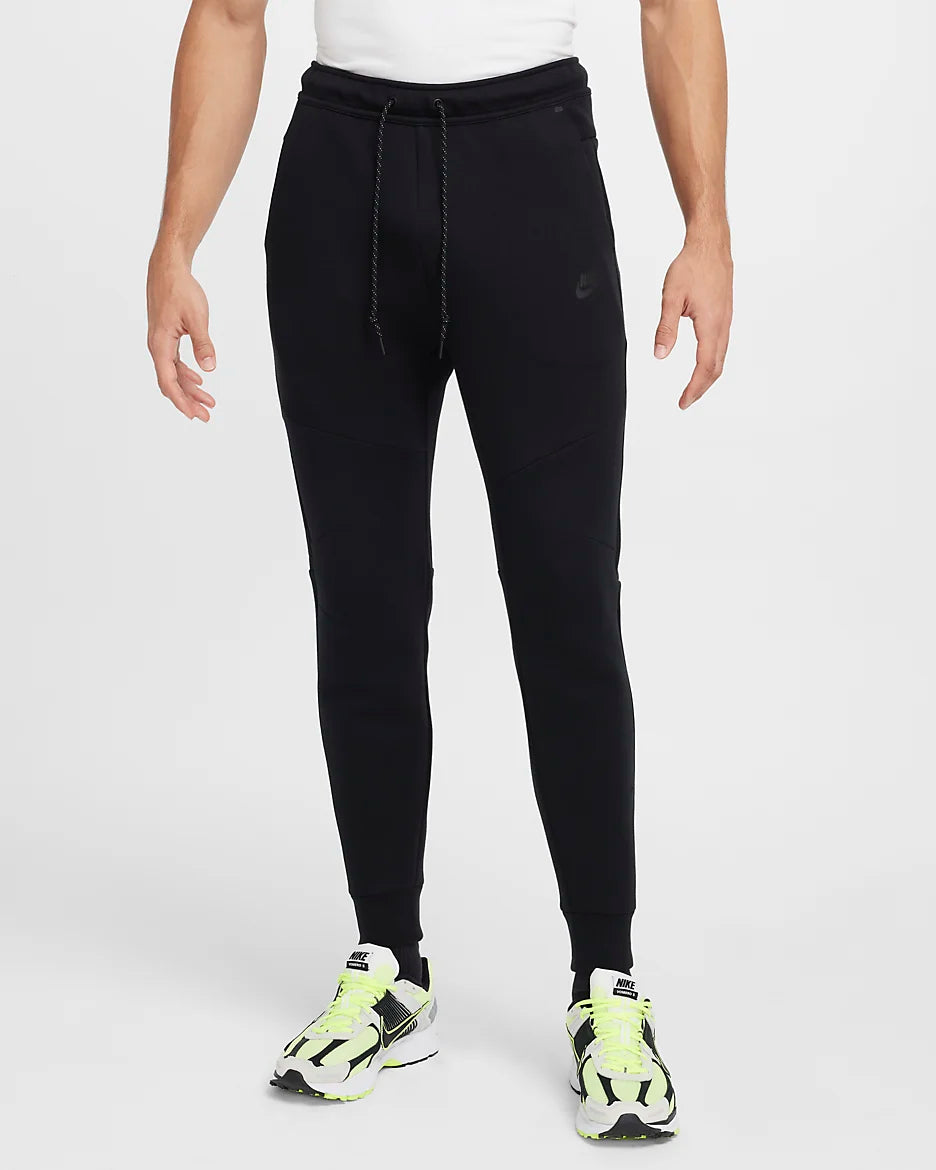 NIKE TECH FLEECE JOGGER - TRIPLE BLACK (NEW SEASON)