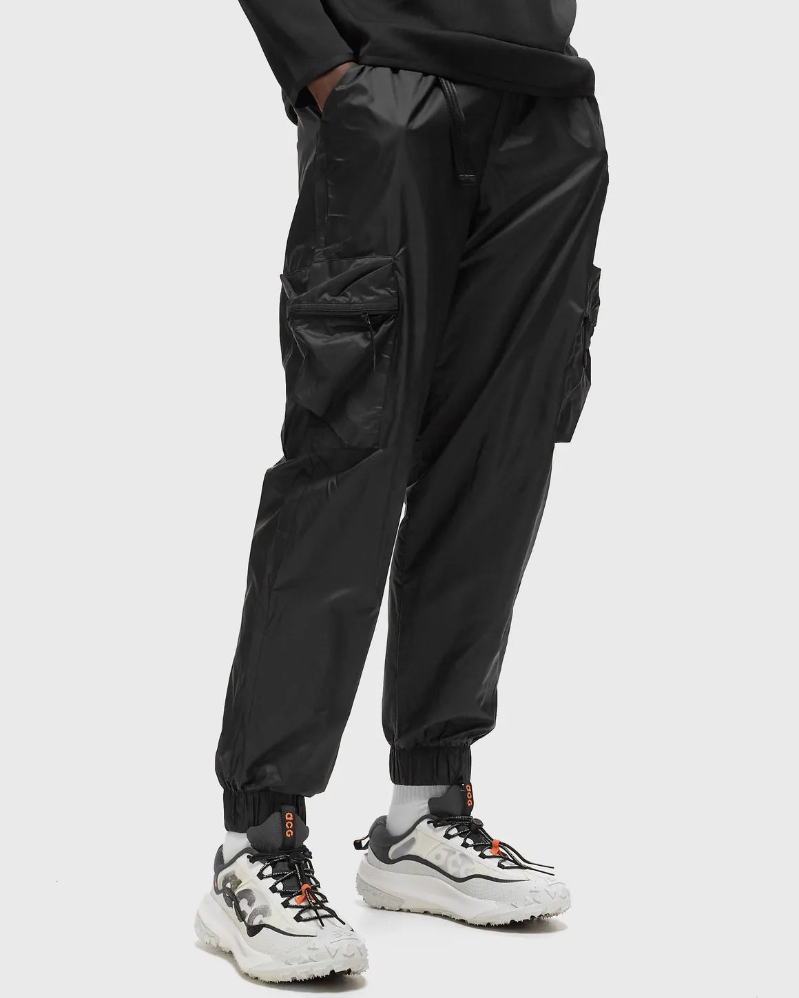 NIKE TECH LINED JOGGERS - BLACK (WOVEN)