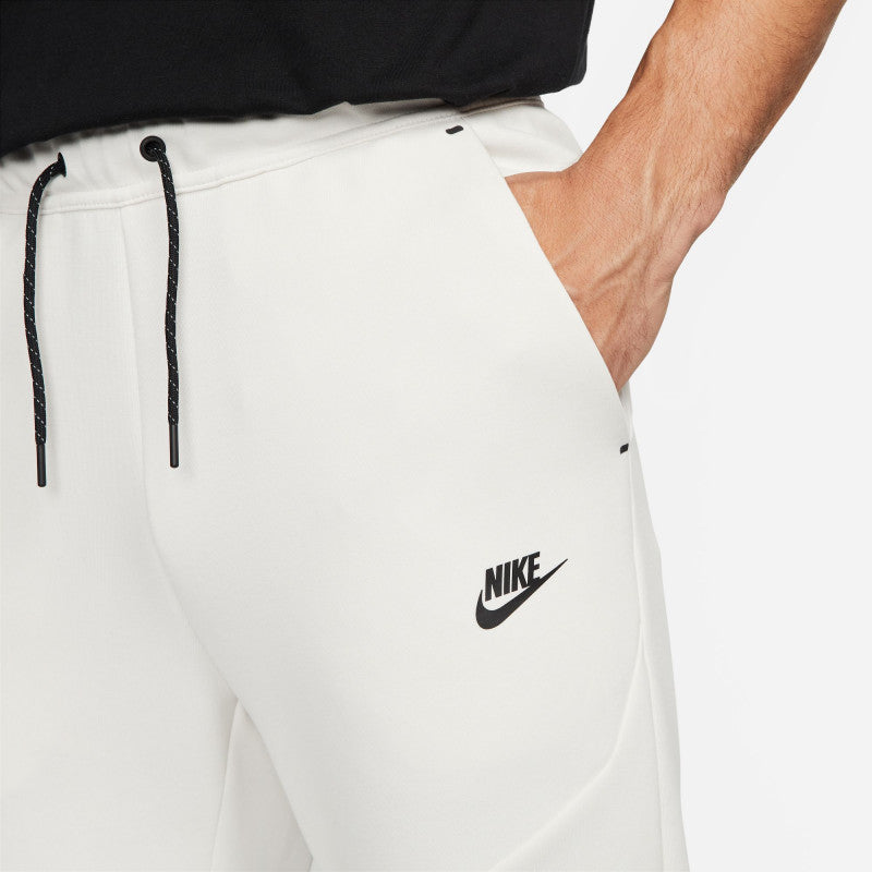 NIKE TECH FLEECE JOGGERS - WHITE